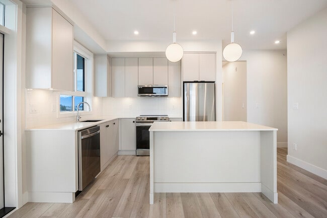 Photo - 45505-45505 Campus Dr