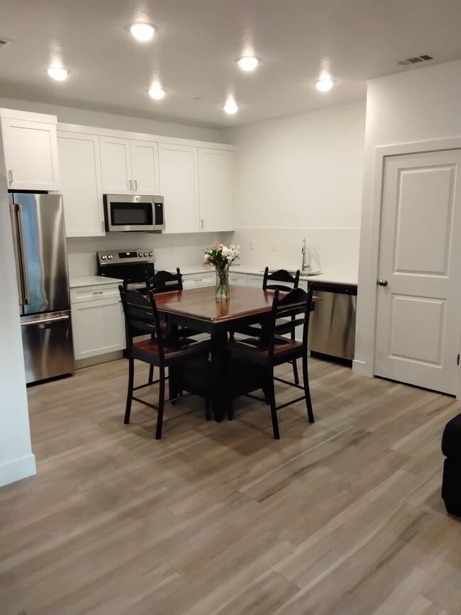 Photo - Desert Color-2 Bedroom Condo! Pet Friendly!