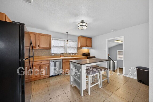 Photo - 408 Aviation Ave