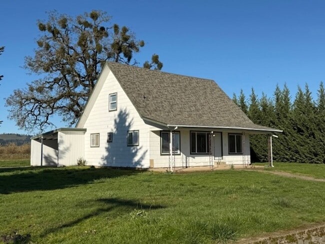 Building Photo - 3 Bedroom Farm Home for Rent Dundee OR