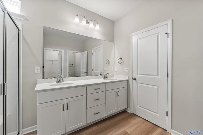 Photo - 117 Evergreen Ml Ln