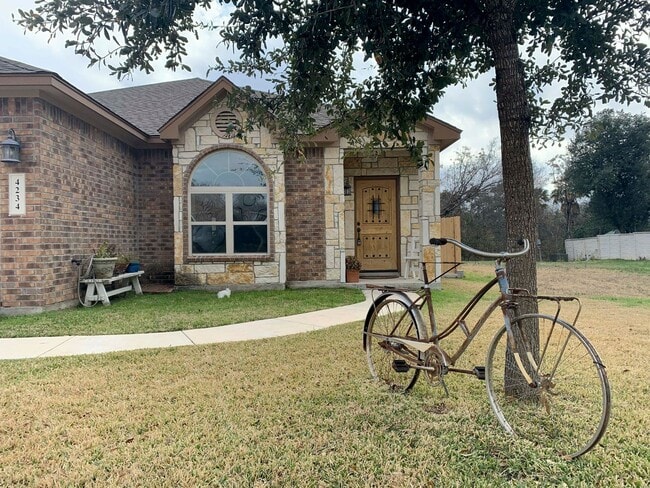 Photo - Spacious Ranch Home with Covered Patio & Greenbelt | 410 & Rittiman Rd