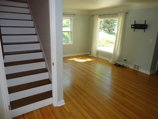 Photo - 3011 Quebec Ave S