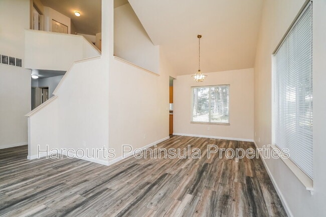 Photo - 1119 NW Poppy Ct