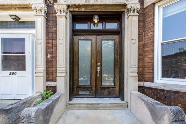 Building Photo - 258 Woodlawn Ave