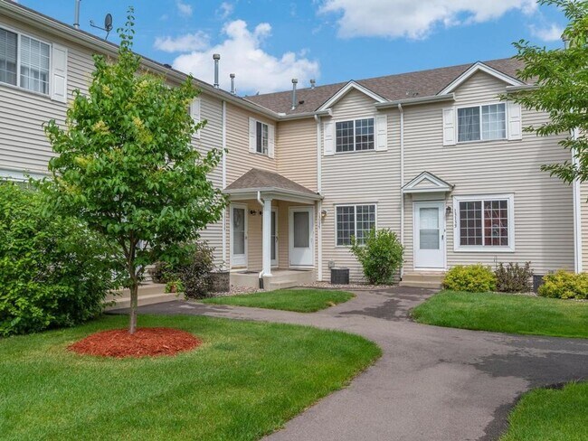 Staring Lake Village Townhome in Eden Prairie - Staring Lake Village Townhome in Eden Prairie