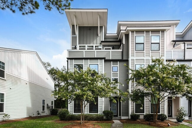Building Photo - Fully Furnished 4 Bed 4.5 Bath Townhome in Mixson of North Charleston