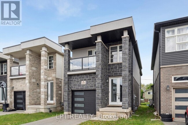 Photo - 217 Louise St.