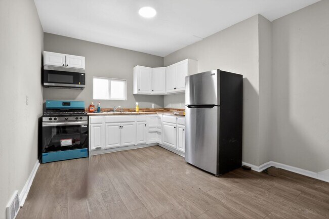 Photo - 553 Norman St