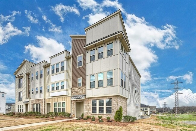 Building Photo - 2635 Statesville Ave Rental