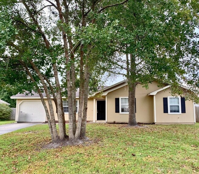 Building Photo - 4/2 with fenced in yard!