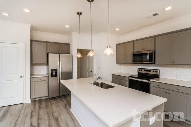 Photo - 165 E Rdg Wy