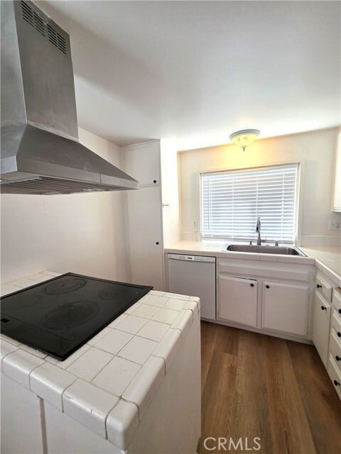 Photo - 4773 Larwin Ave