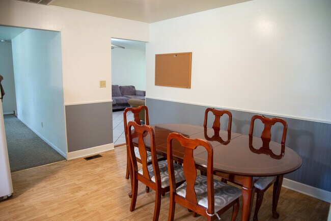 Photo - 145 S Holly St