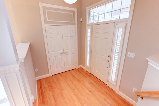 Photo - Lovely and Sought After Home for Rent in t...