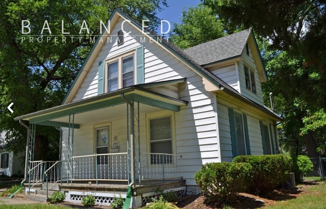 Building Photo - 2910 SW 17th St
