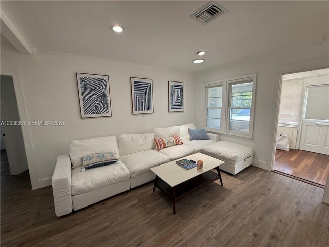 Photo - 1719 Hayes St
