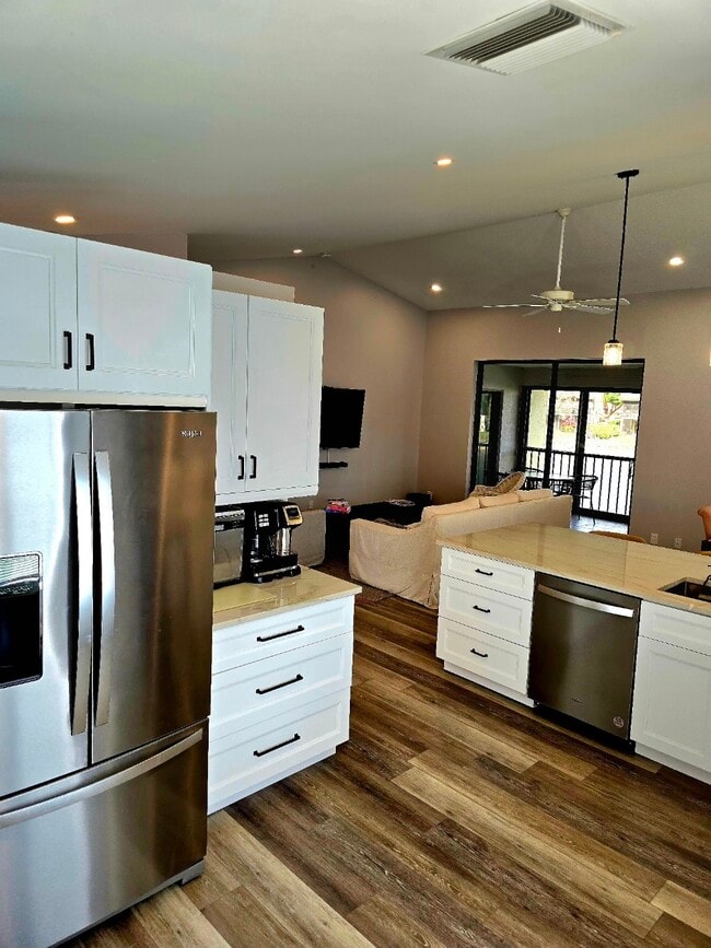10367 S Circle Lake Dr Unit 202