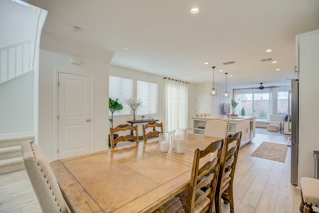 1381 Larkspur Dr