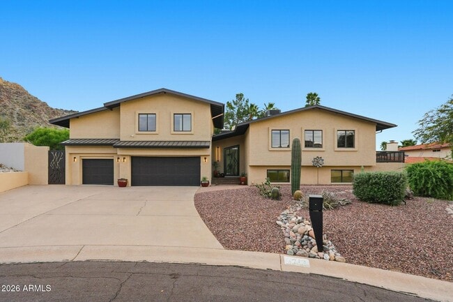 Building Photo - 2221 E Vista Ave