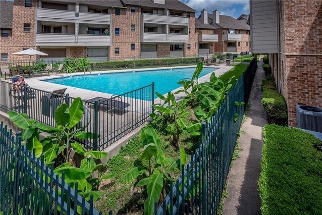 Building Photo - 2500 Burleson Rd Unit 622