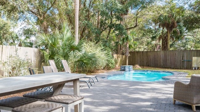 Photo - 2100 Waterway Blvd