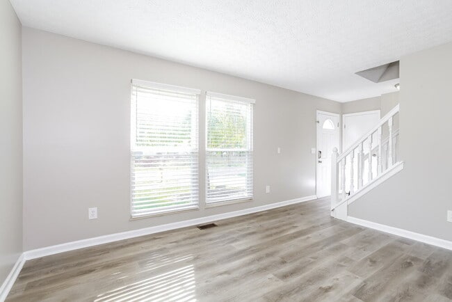 Photo - 5560 Deer Hill Dr