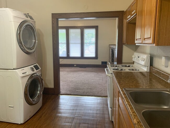 Photo - 743 Wells St