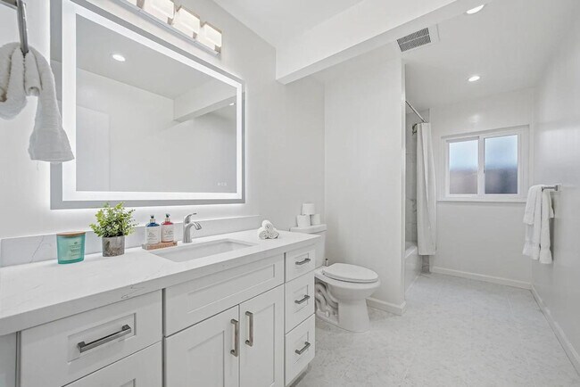 Photo - 422 Morse Ave Unit ID1460104P