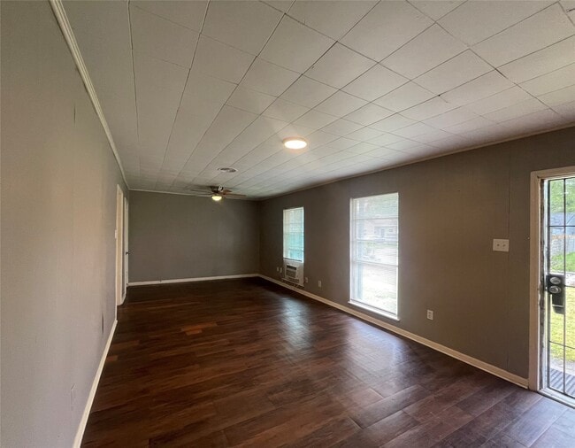 Building Photo - 5314 Dewberry St Rental