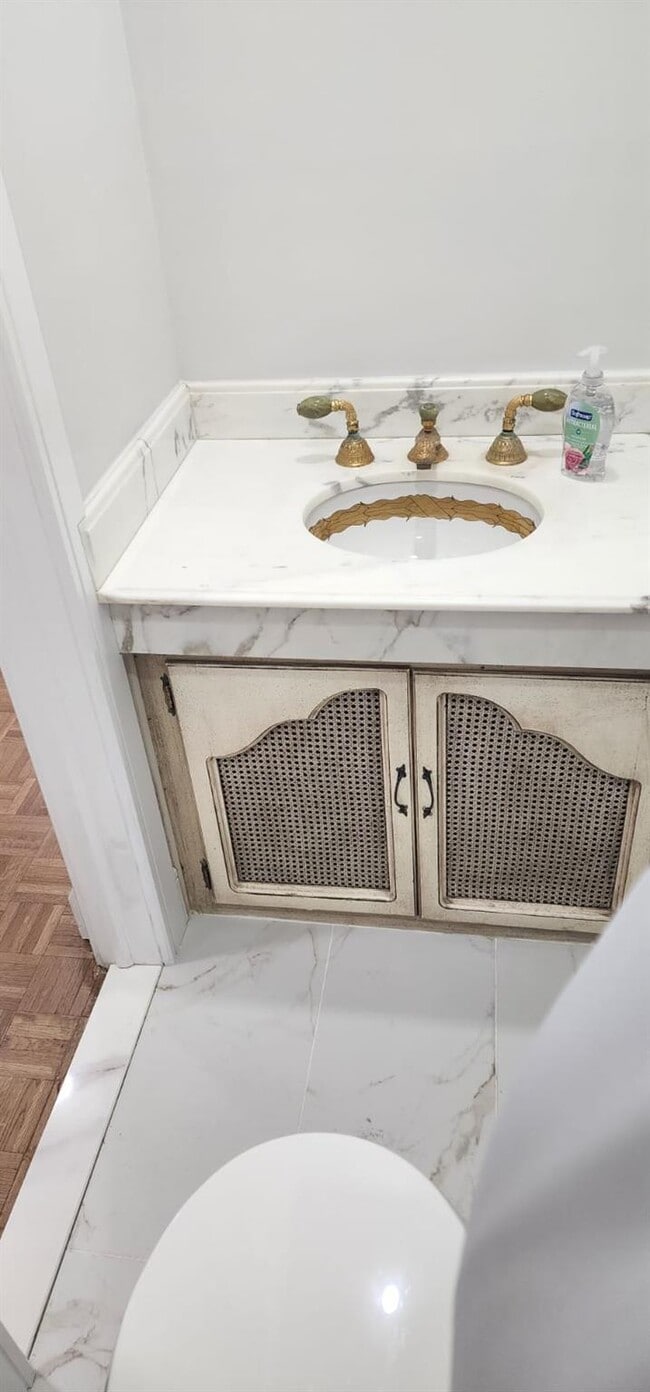 Photo - 218 Juniper Cir S