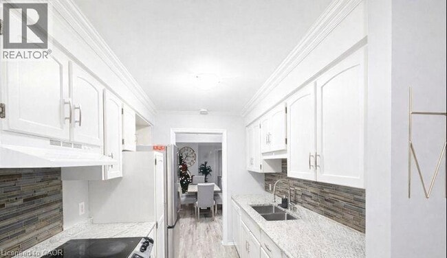 Photo - 21 Conestoga Rd