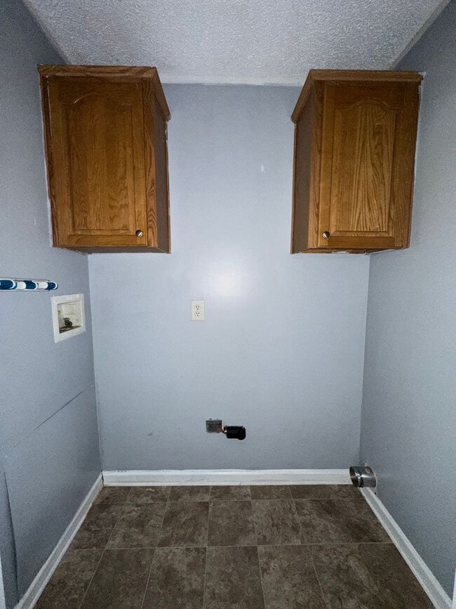 Photo - Spacious 3 bedroom, 2 full bath apartment!