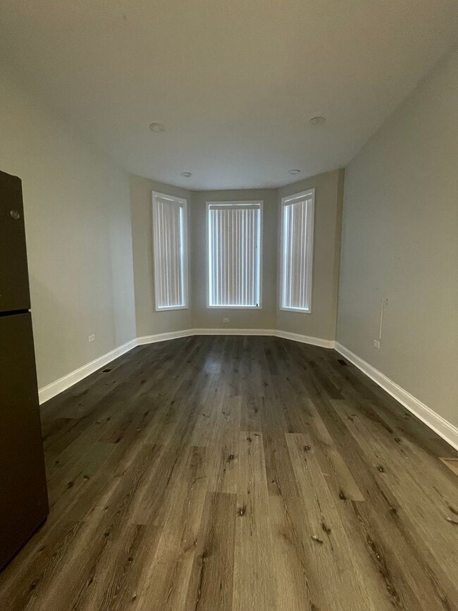 Photo - 930 W 35th St Unit 1F