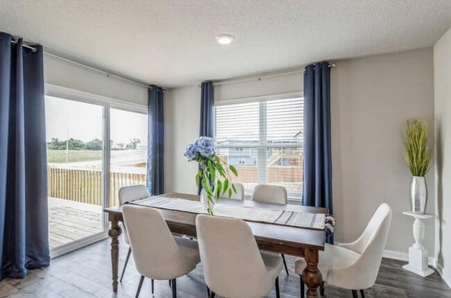 Photo - 301 NW Charlestown Ln