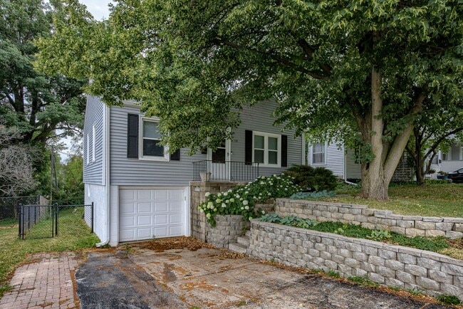 Building Photo - A Must See In Midtown!! Rental