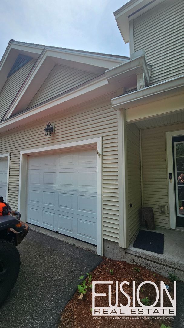 Photo - Bright, Modern 3 Bedroom Townhouse in Essex Junction!