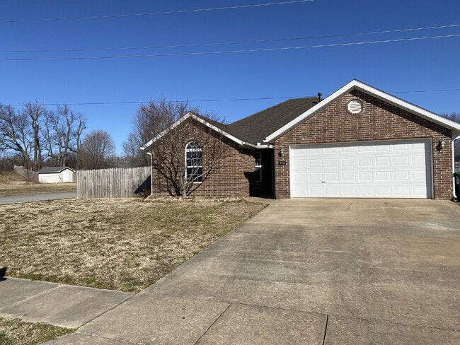 Building Photo - 770 Dogwood St Rental