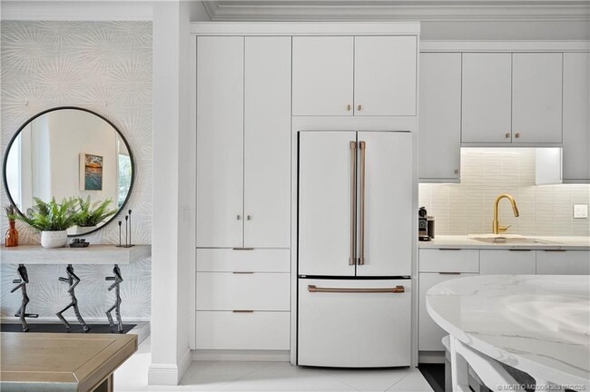 Photo - 521 SW Ocean Blvd