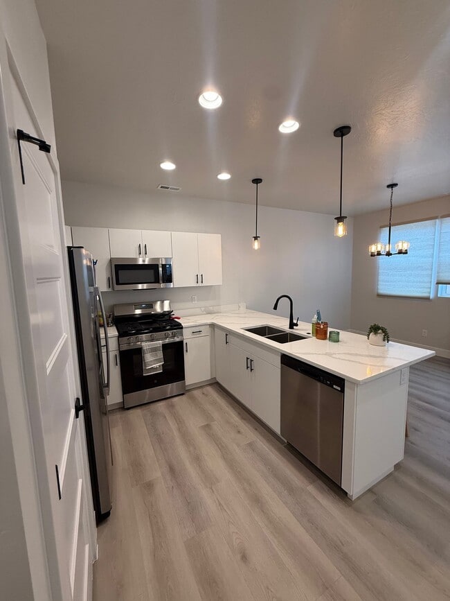 2333 E Kiabito Ln