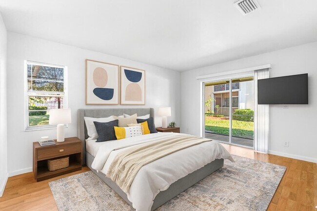 Photo - 9977 Three Lakes Cir