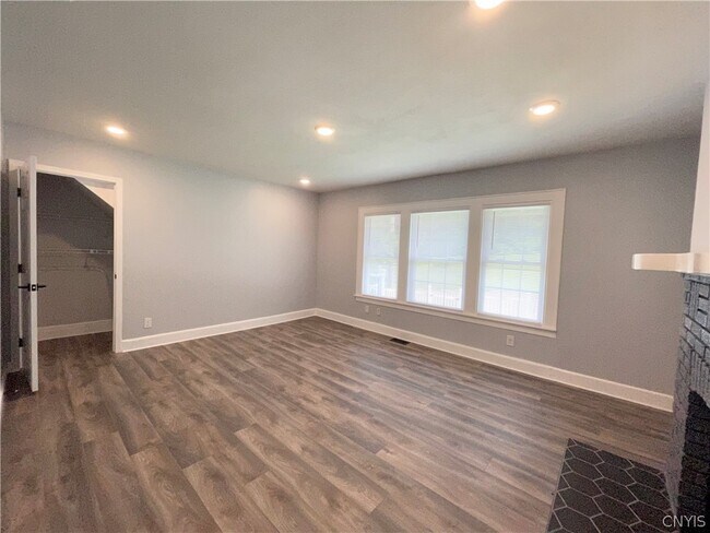 Photo - 1222 Hawley Ave