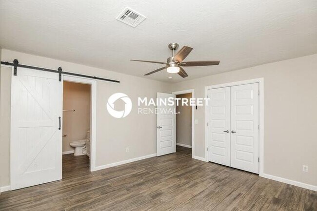 Photo - 5 Bedroom Pet-Friendly Home in Oklahoma City, OK with Main Street Renewal