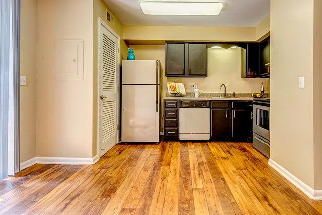 Photo - Jamestown Apartments