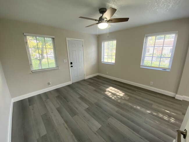 Building Photo - 11 N Lakeside Dr Unit 4 Rental