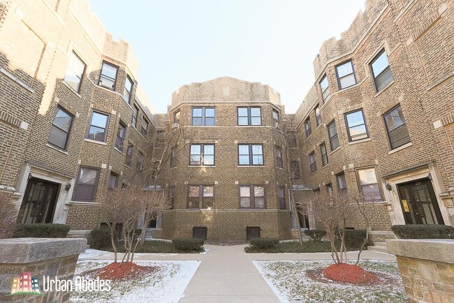 Photo - 621 W Cornelia Ave Apartments Unit M07B