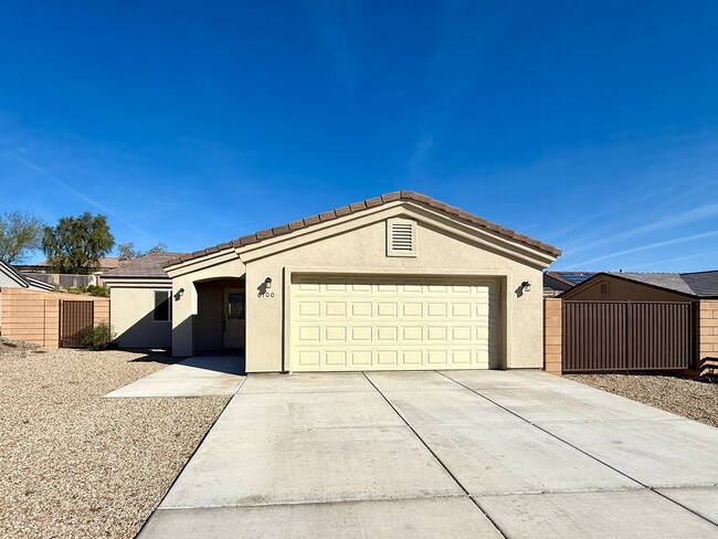 Building Photo - Modern 3 Bed, 2 Bath Home with Open Floor Plan & New Flooring – Fort Mohave- Available Now!