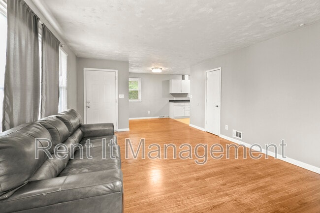 Photo - 3912 Curtis Ave