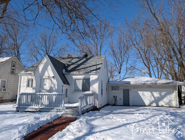 Building Photo - Cozy 3 Bedroom / 1 Bathroom ranch home now...