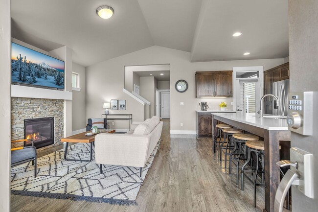 Photo - Triple Ridge 3 bed 3 bath home, Pool Access, A/C, Flexible Living Space!